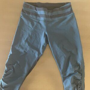 Lululemon Teal/Black Crop Leggings with Ruche Side mesh sz. 8